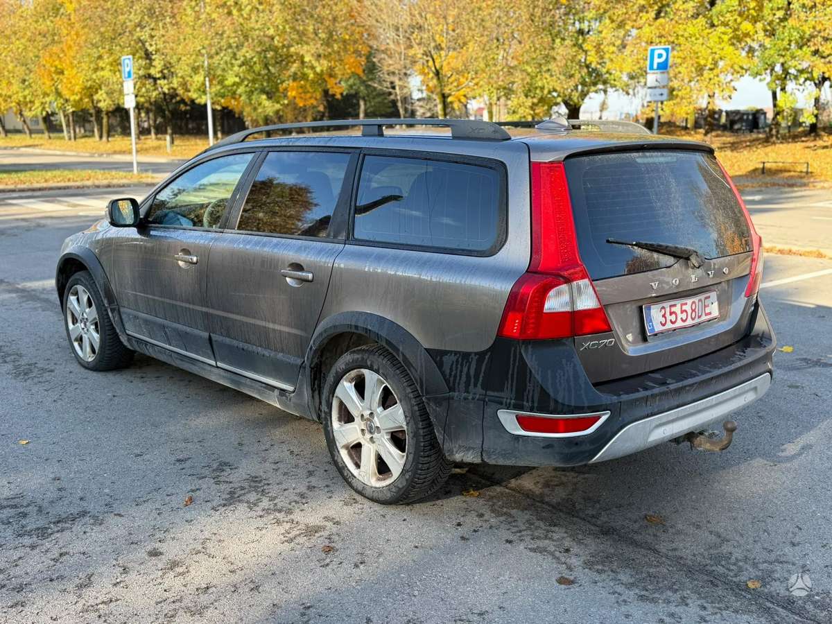 Volvo XC70 2008 — interior