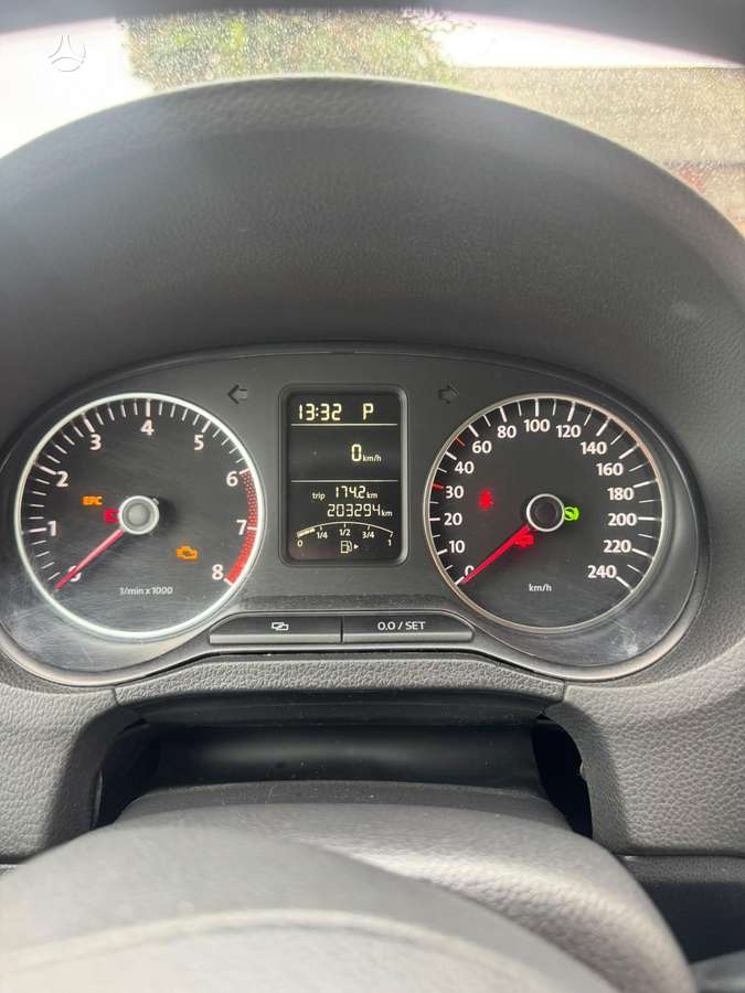 Volkswagen Polo 2011 — photo 10