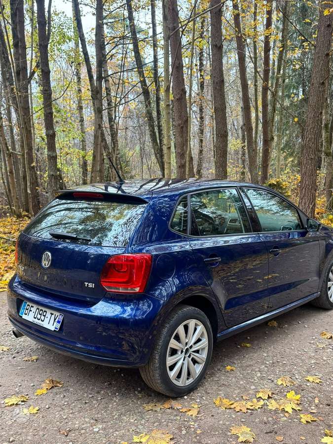 Volkswagen Polo 2011 — rear view