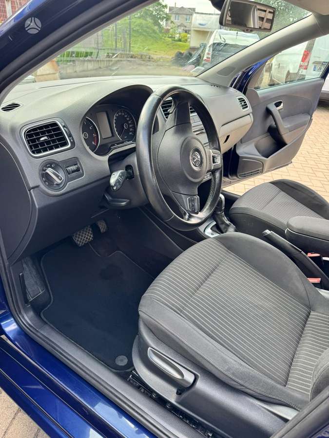 Volkswagen Polo 2011 — photo 7