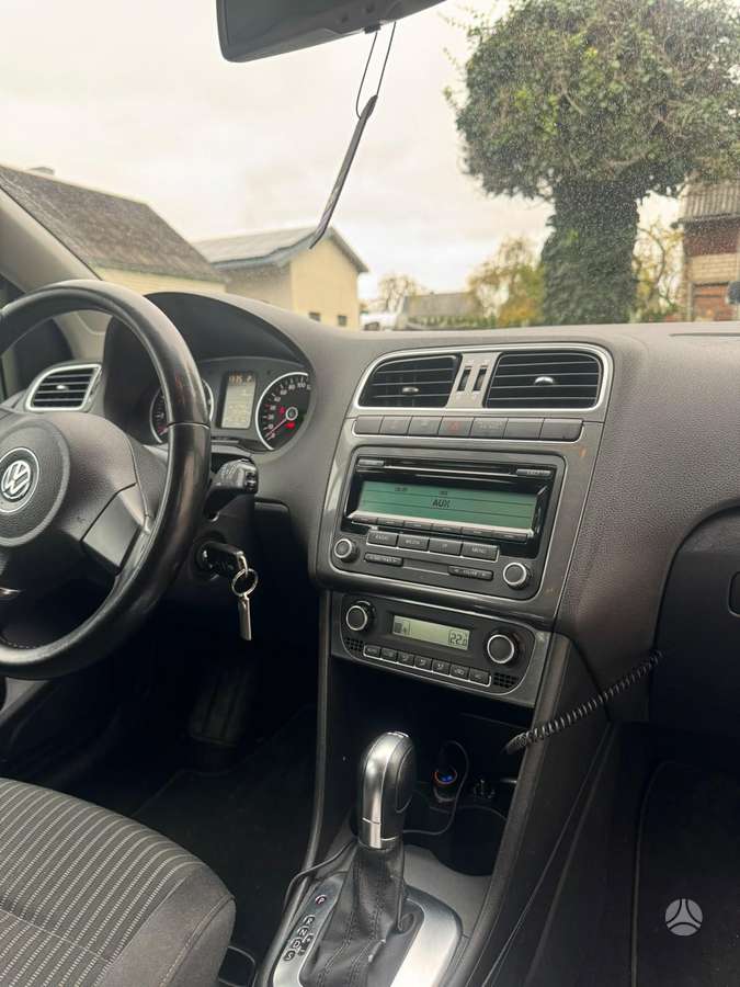 Volkswagen Polo 2011 — photo 9