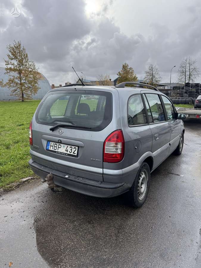 Opel Zafira 2004 — interior