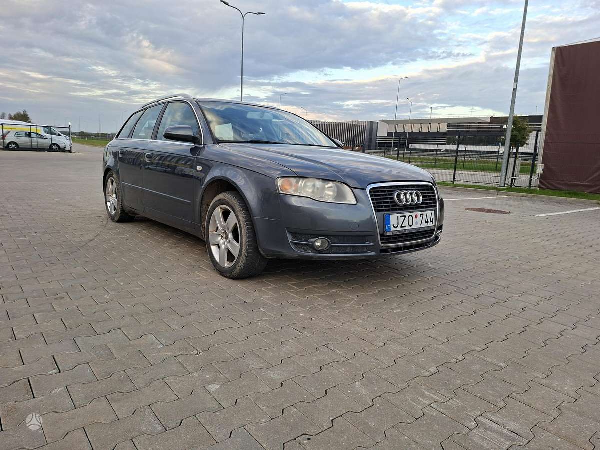 Audi A4 2007 — салон