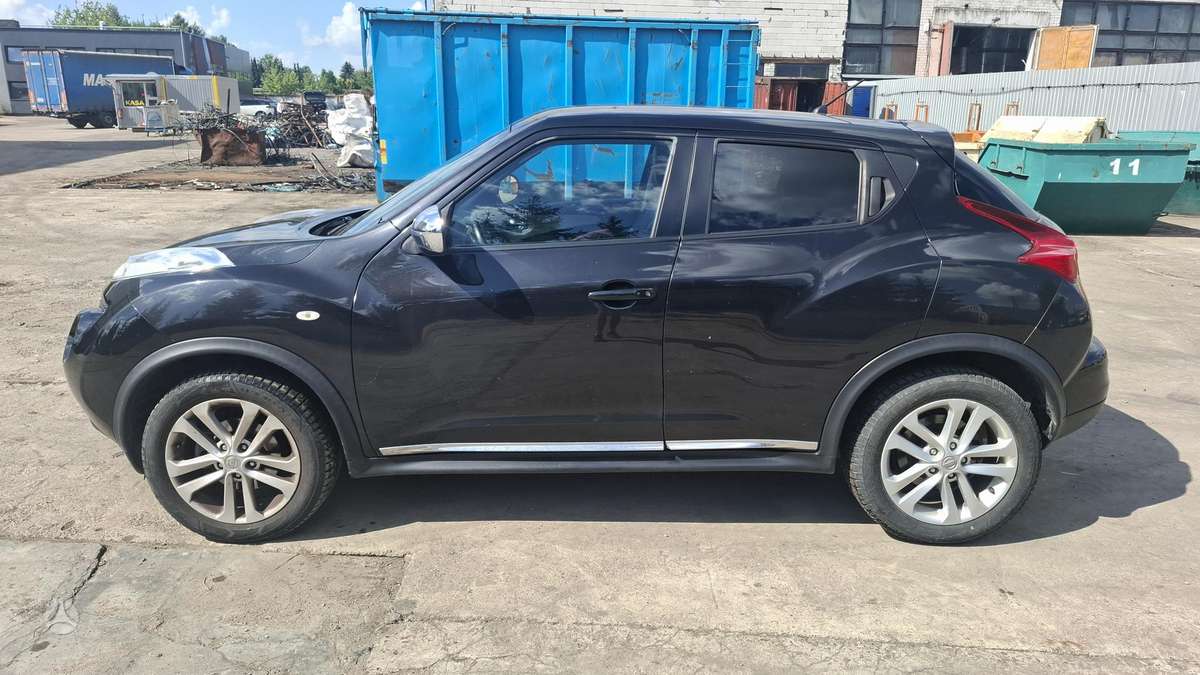 Nissan Juke 2010 — interior