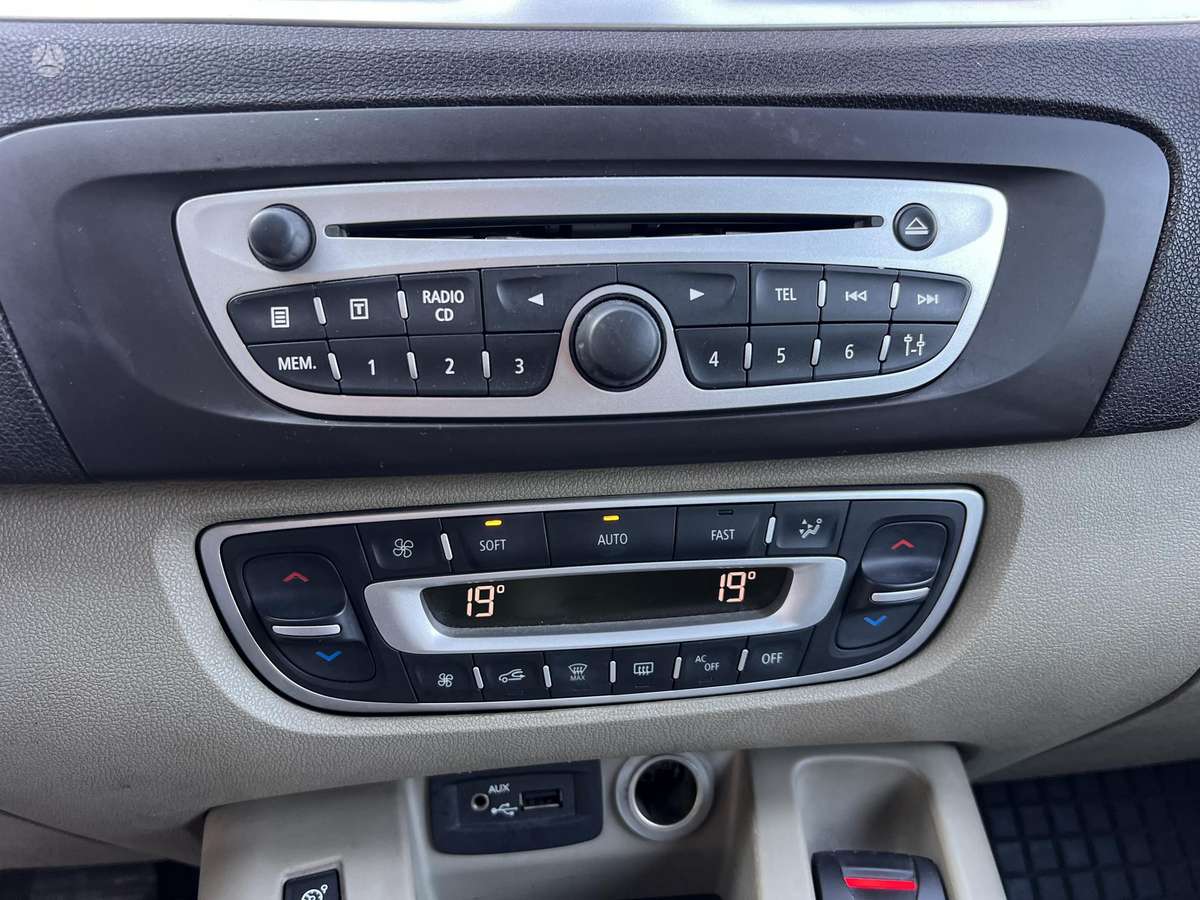 Renault Scenic 2010 — фото 21