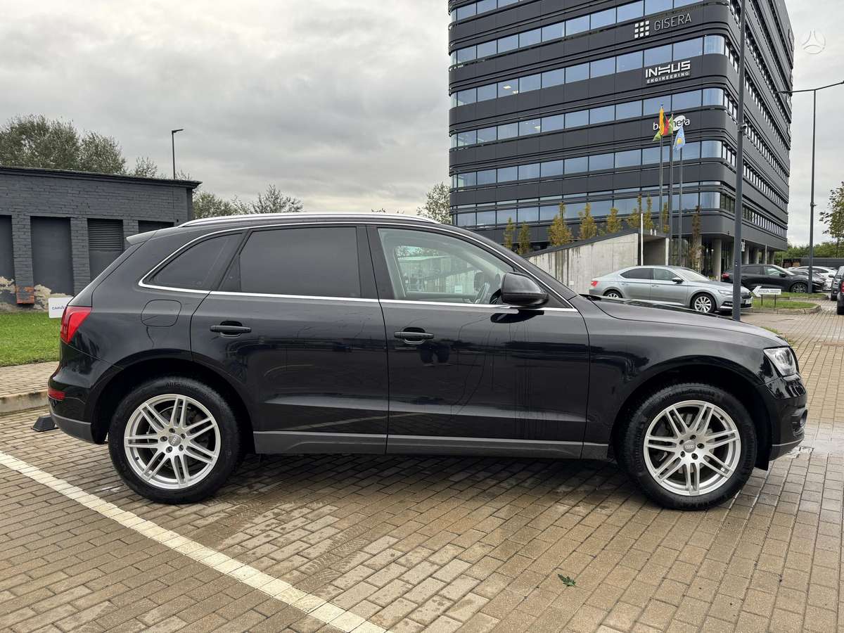 Audi Q5 2011 — салон