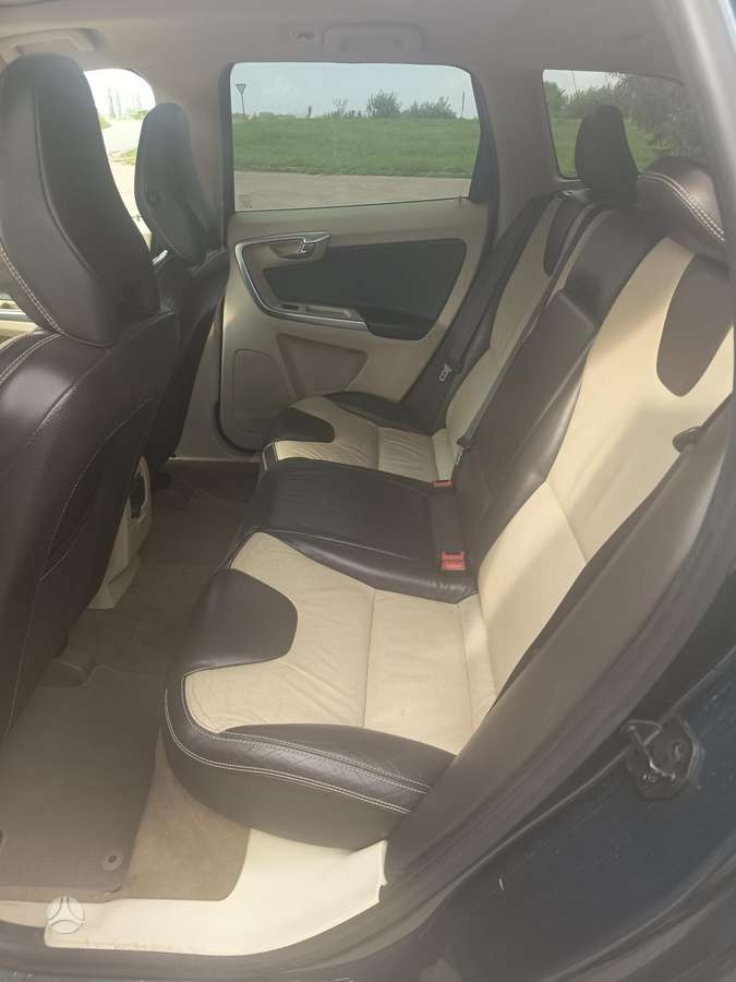 Volvo XC60 2009 — photo 14