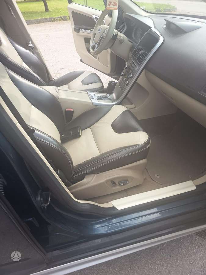 Volvo XC60 2009 — photo 15