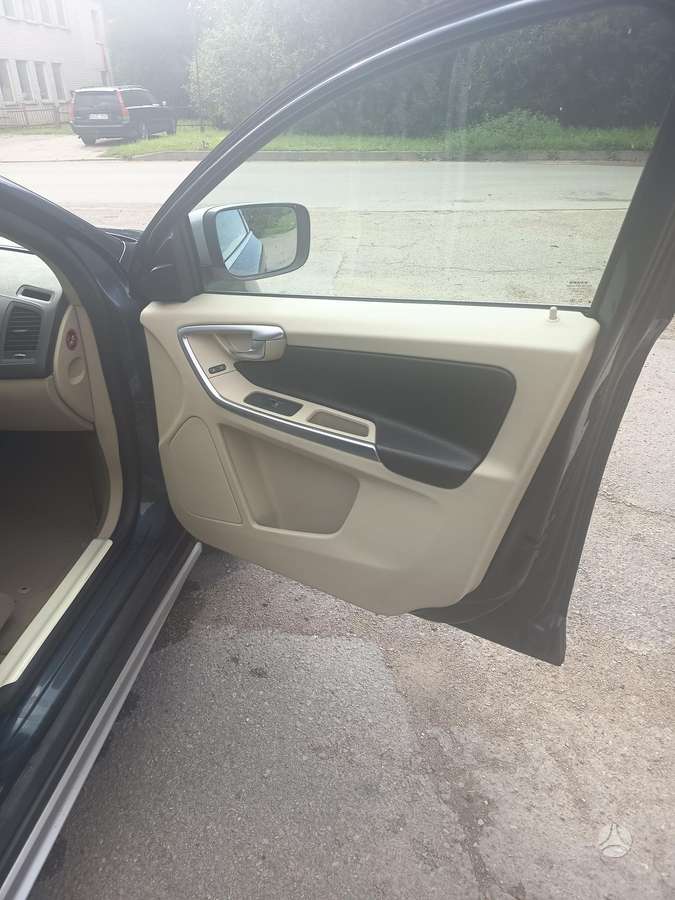 Volvo XC60 2009 — photo 17
