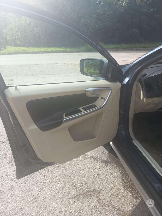 Volvo XC60 2009 — photo 18