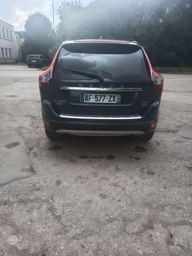 Volvo XC60 2009 — engine 2400 cm³, 163 HP (120kW)
