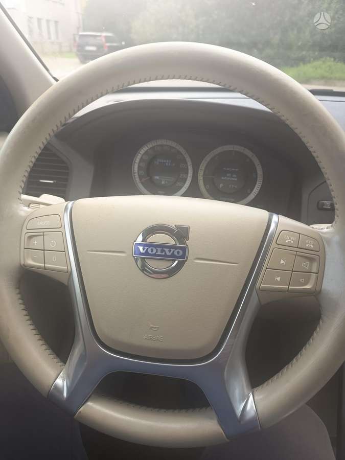 Volvo XC60 2009 — photo 8