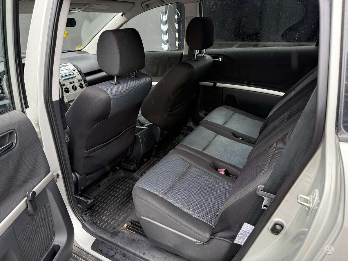 Toyota Corolla 2004 — interior