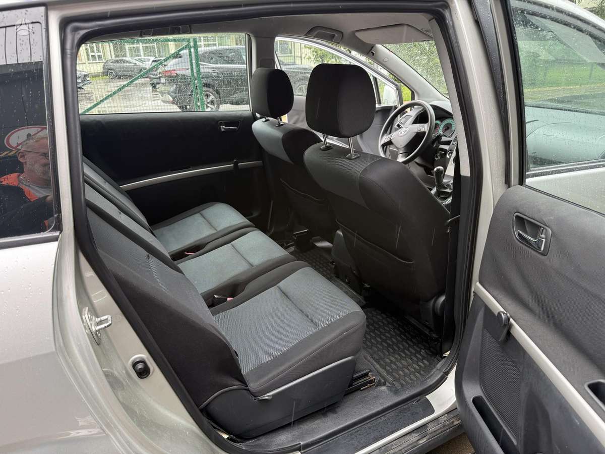 Toyota Corolla 2004 — photo 5