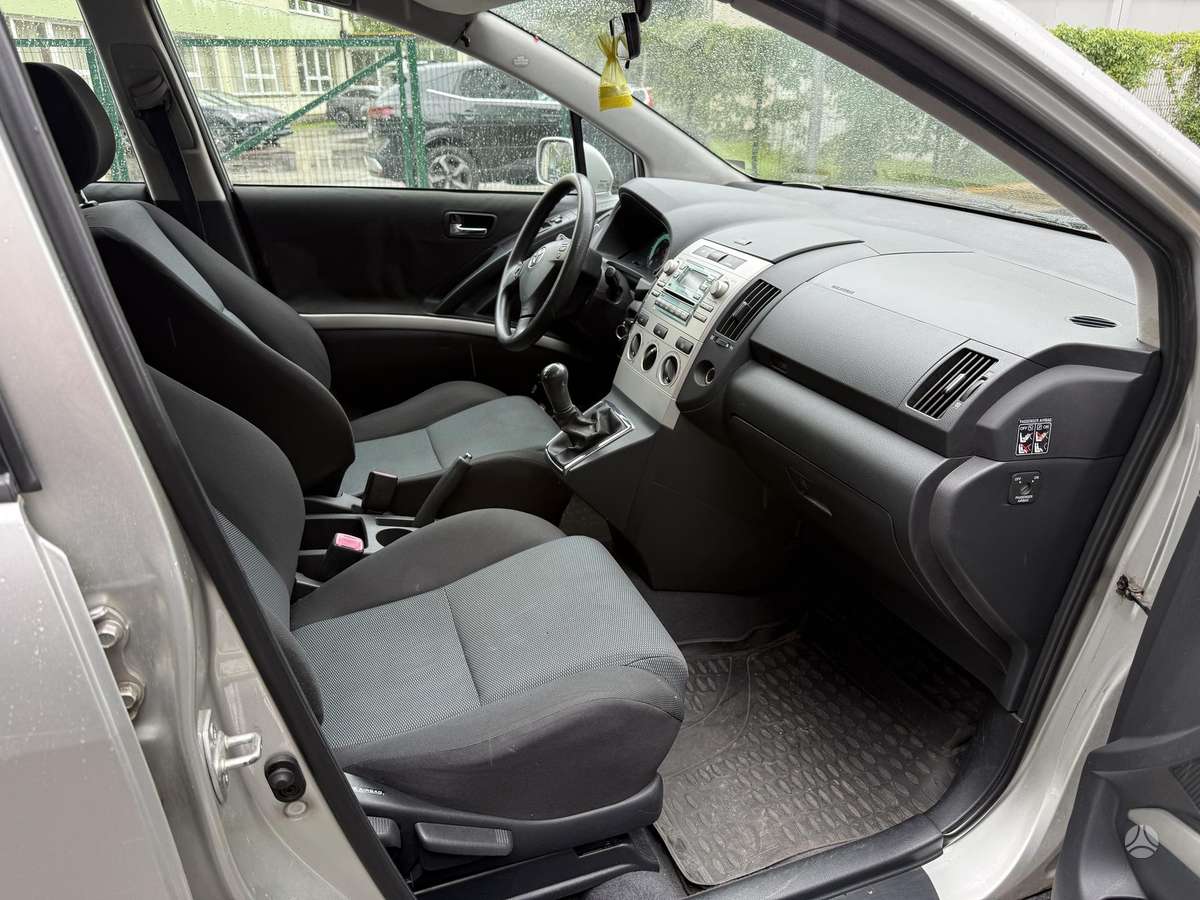 Toyota Corolla 2004 — photo 6