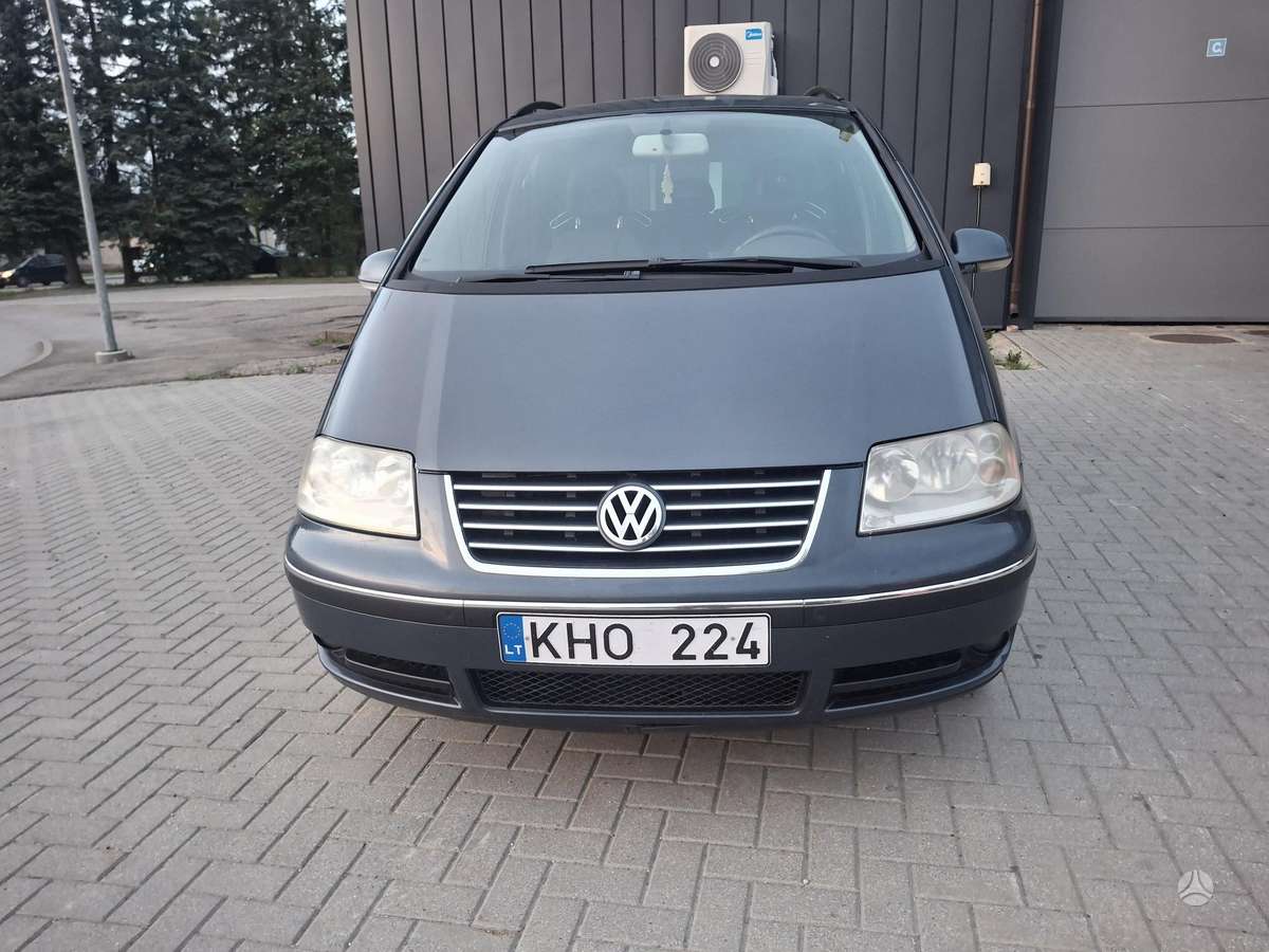 Volkswagen Sharan 2005 — rear view