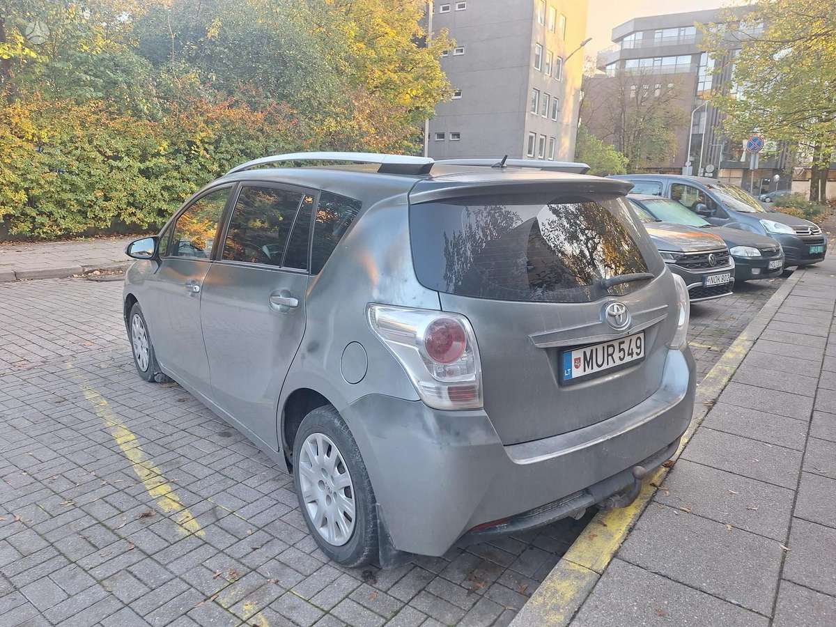 Toyota Verso 2013 — engine 1998 cm³, 124 HP (91kW)