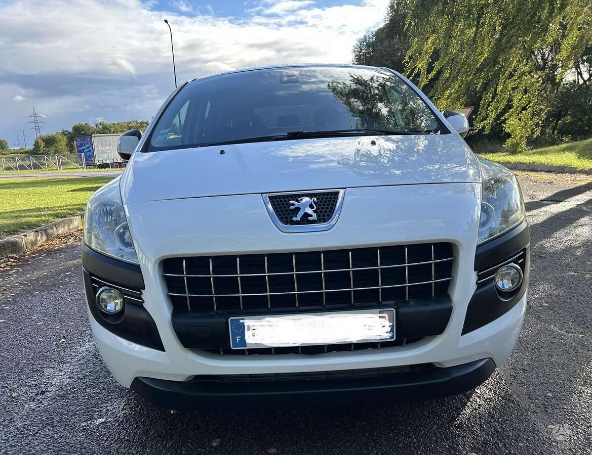 Peugeot 3008 2013 — rear view