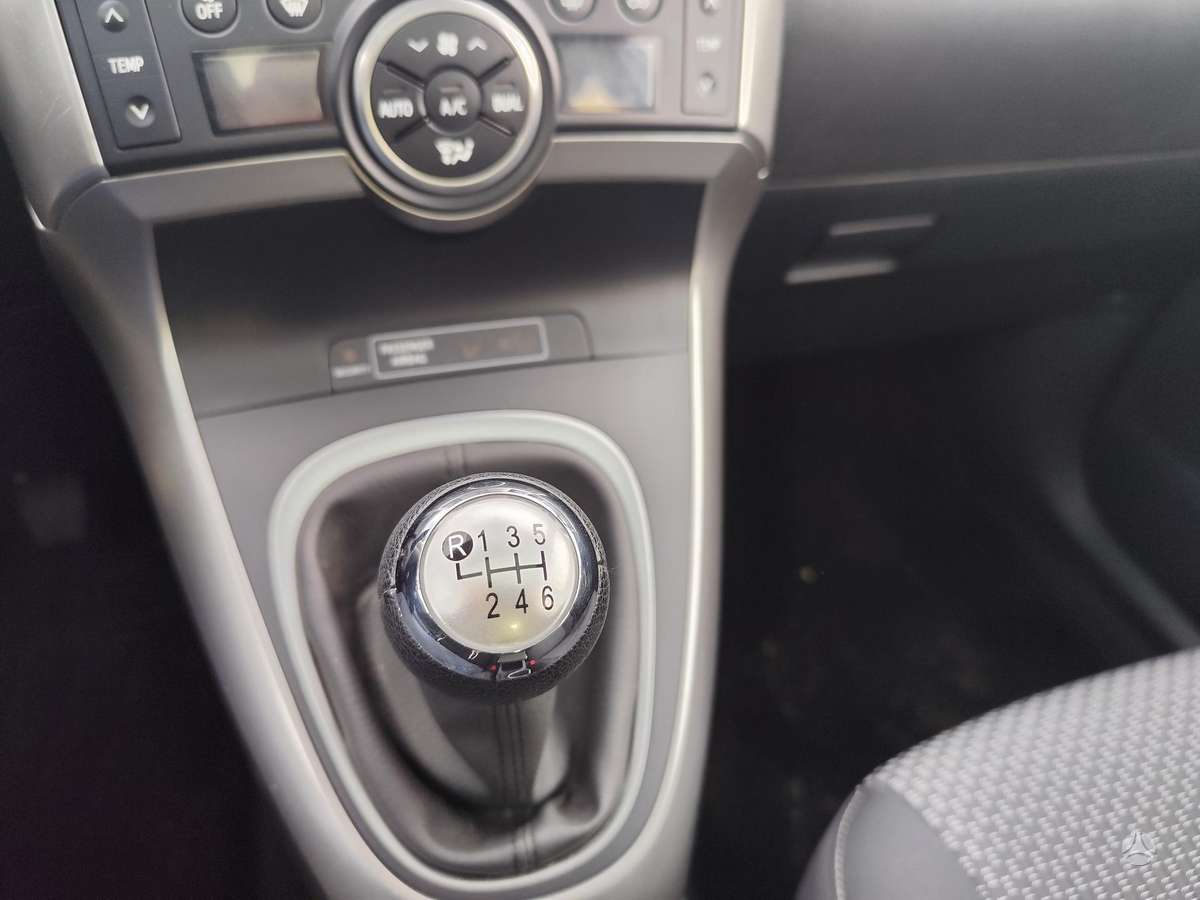 Toyota Verso 2013 — photo 19
