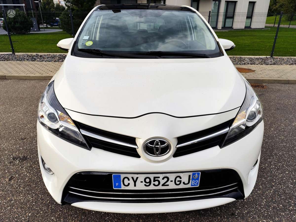 Toyota Verso 2013 — rear view