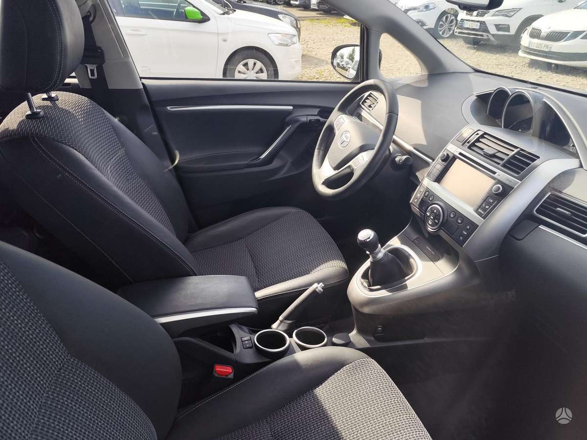 Toyota Verso 2013 — photo 25