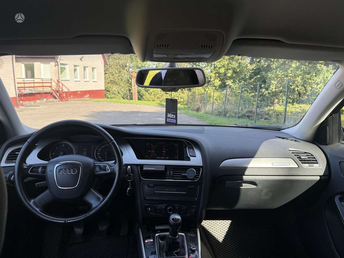 Audi A4 2010 — photo 5