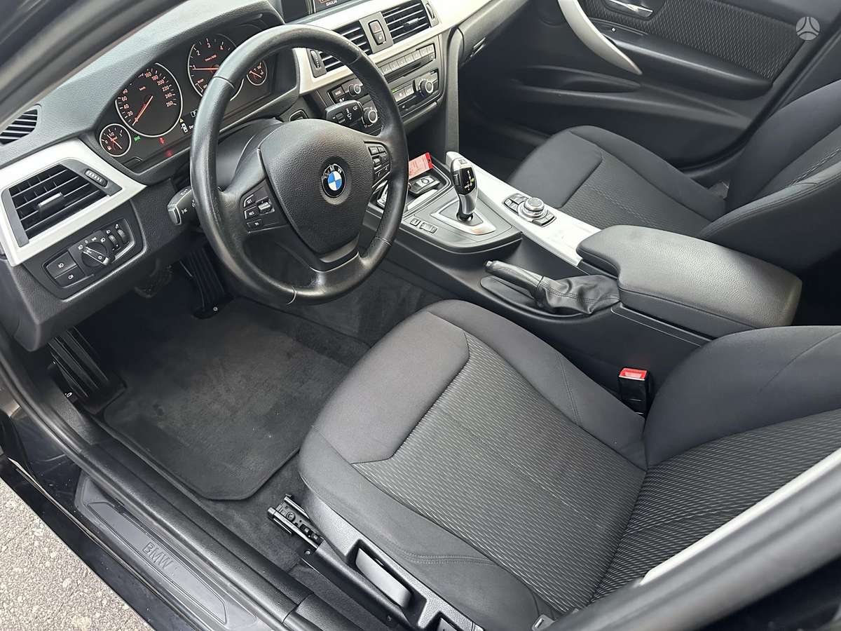BMW 318 2013 — photo 13
