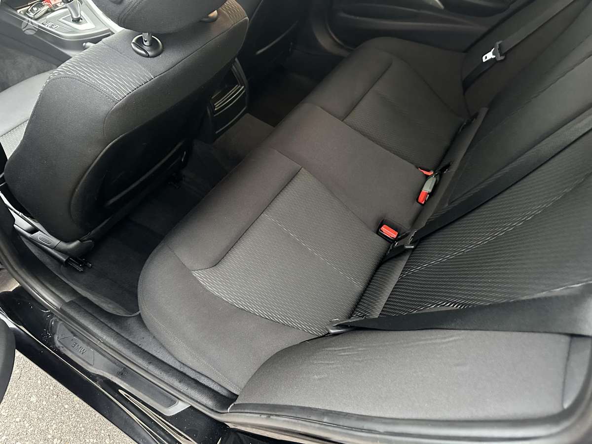 BMW 318 2013 — photo 15