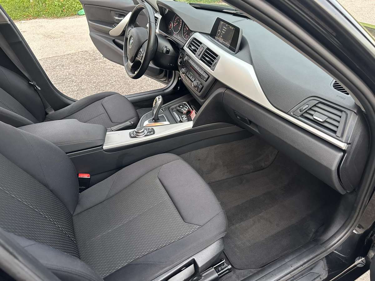 BMW 318 2013 — photo 16