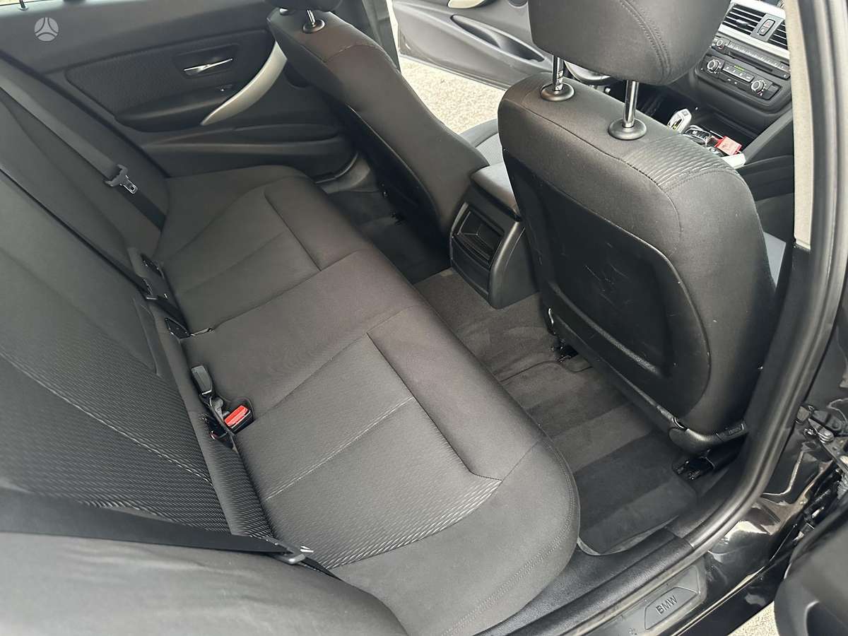 BMW 318 2013 — photo 17