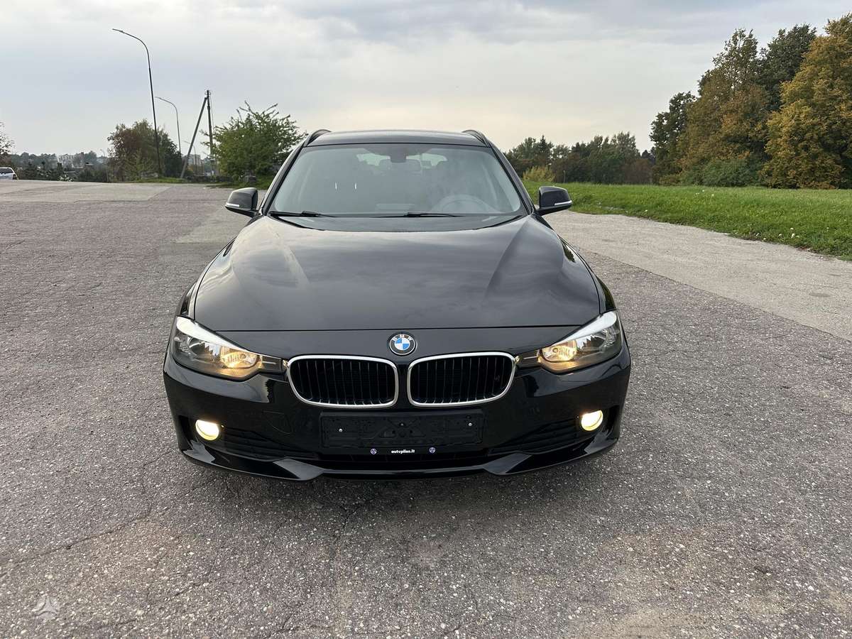 BMW 318 2013 — rear view