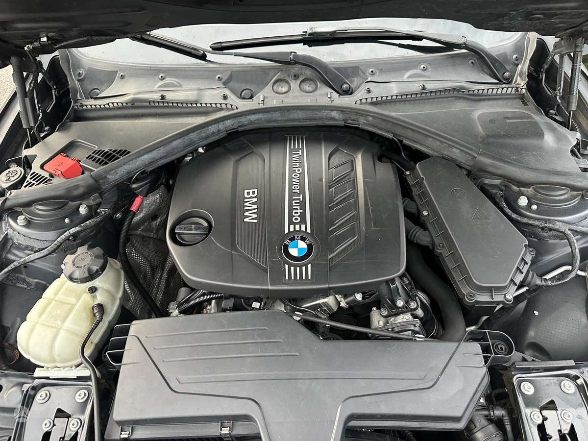 BMW 318 2013 — photo 21