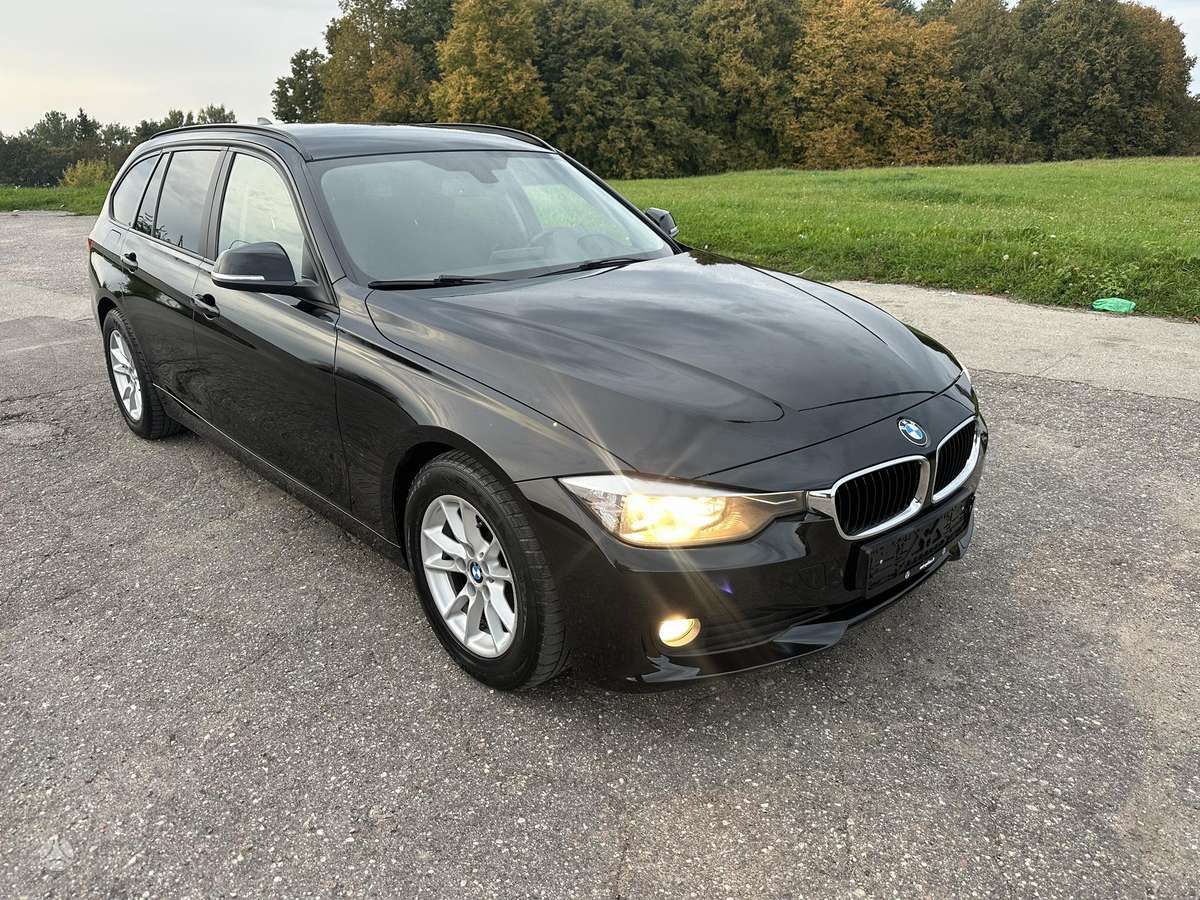 BMW 318 2013 — interior