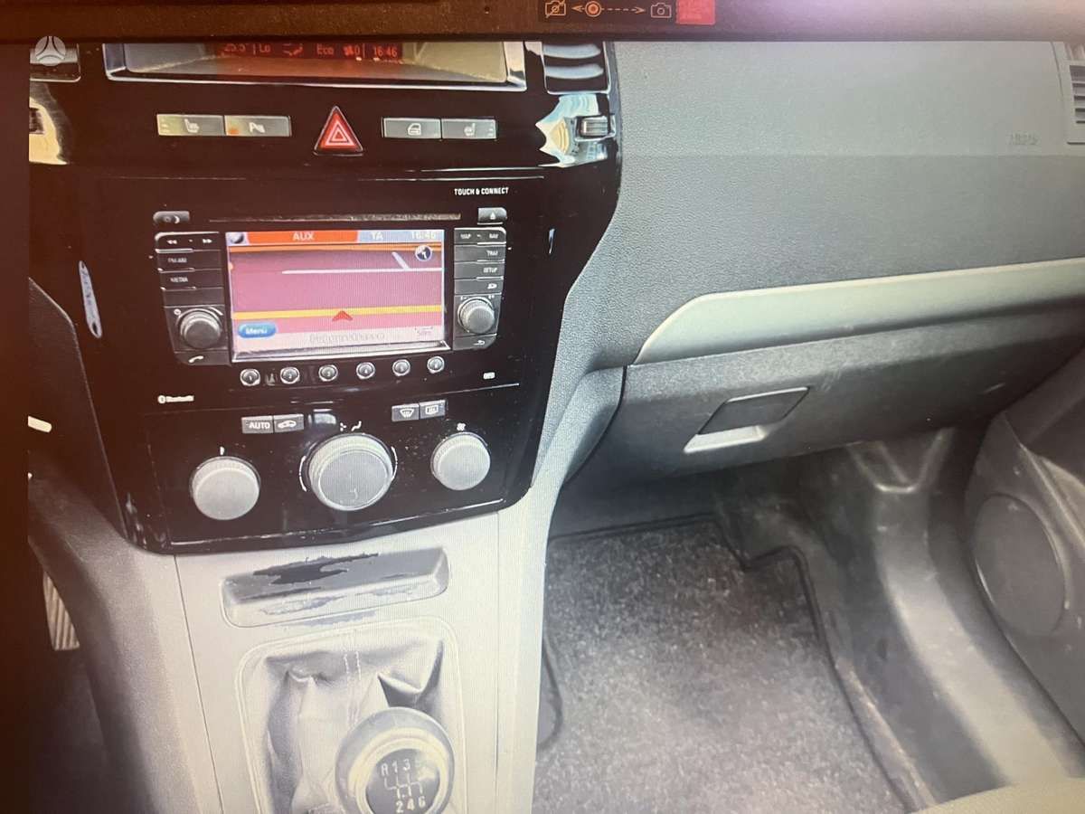 Opel Zafira 2013 — photo 11