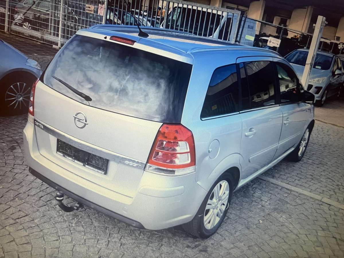 Opel Zafira 2013 — photo 5