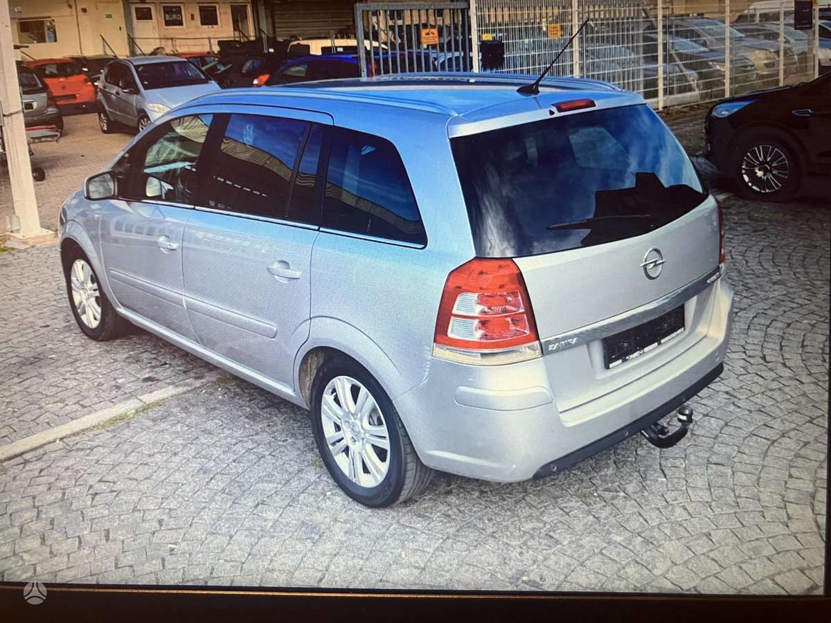 Opel Zafira 2013 — photo 7