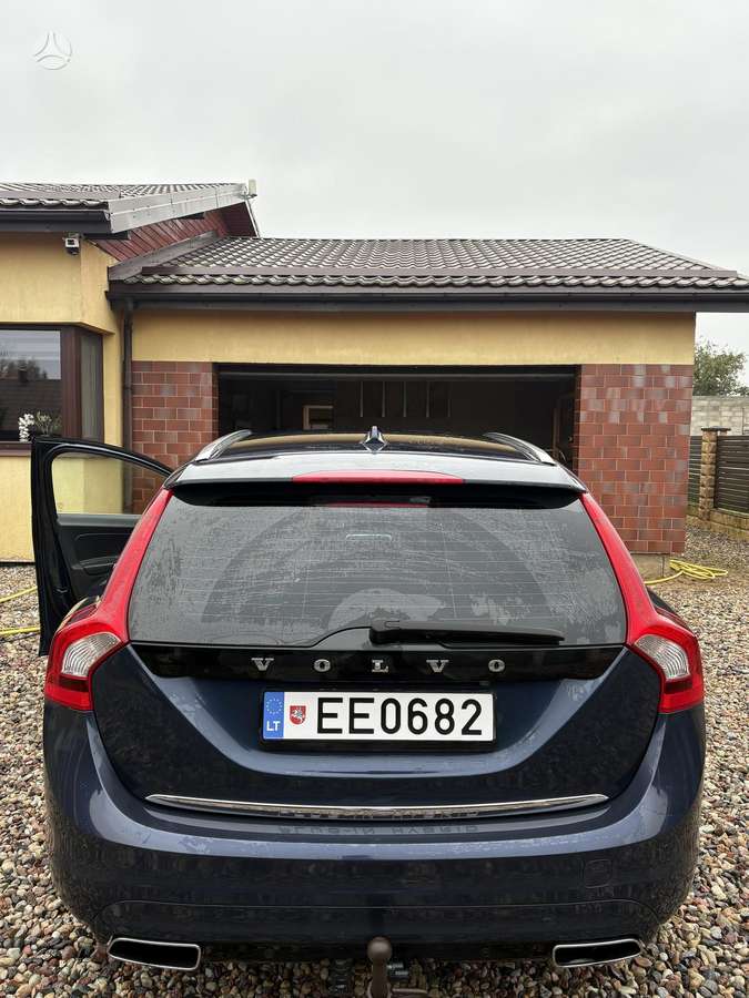 Volvo V60 2013 — вигляд ззаду