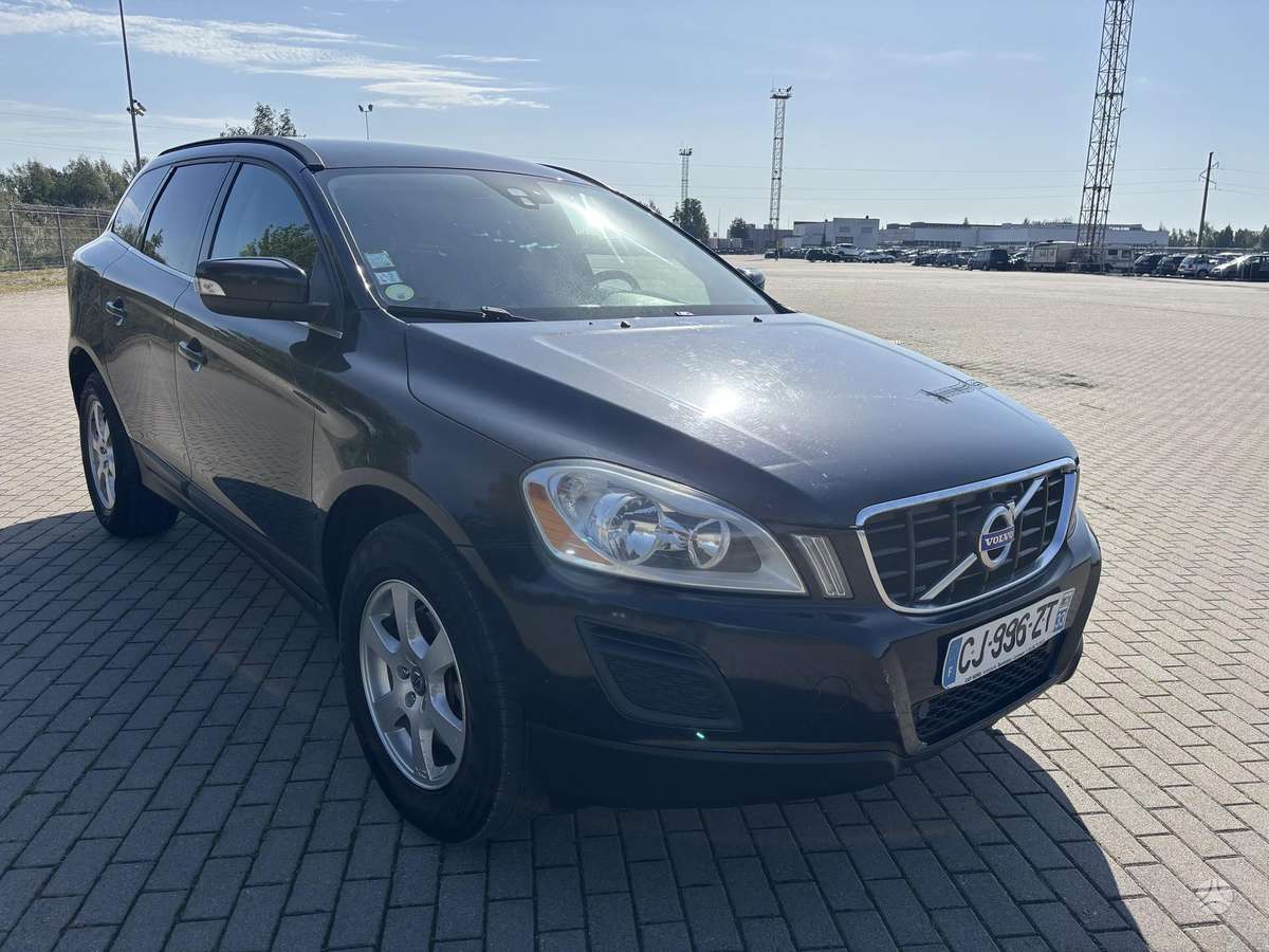 Volvo XC60 2012 — салон
