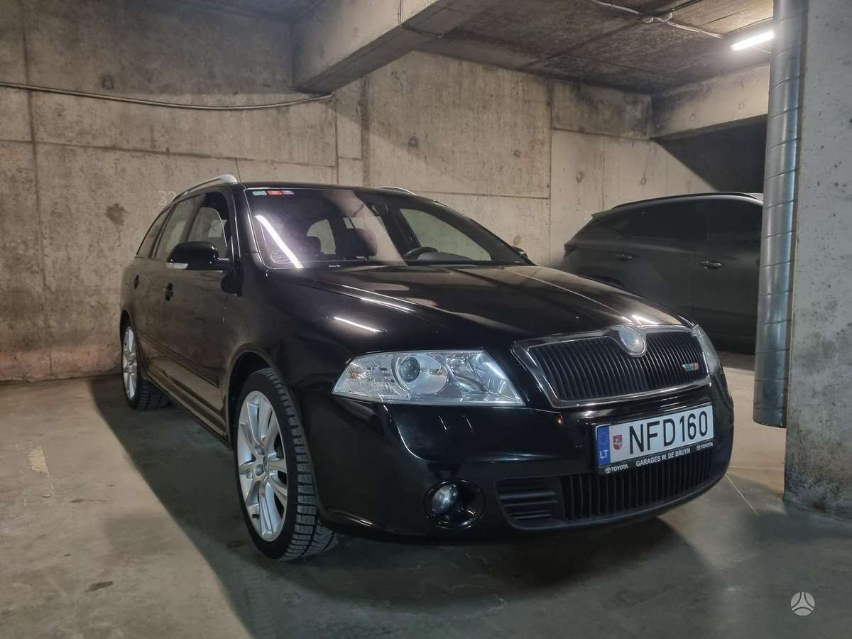 Skoda Octavia 2009 — rear view