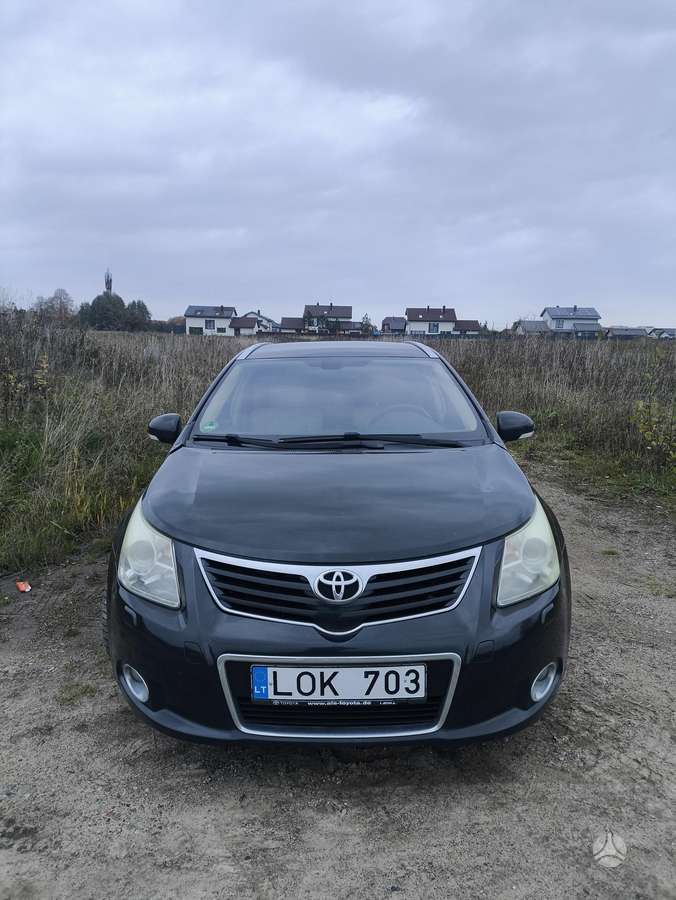 Toyota Avensis 2009 — вигляд ззаду
