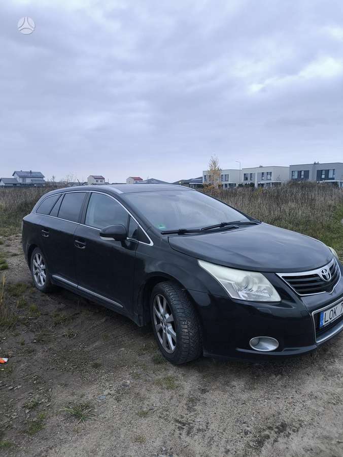 Toyota Avensis 2009 — салон