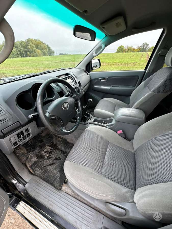 Toyota Hilux 2011 — photo 6