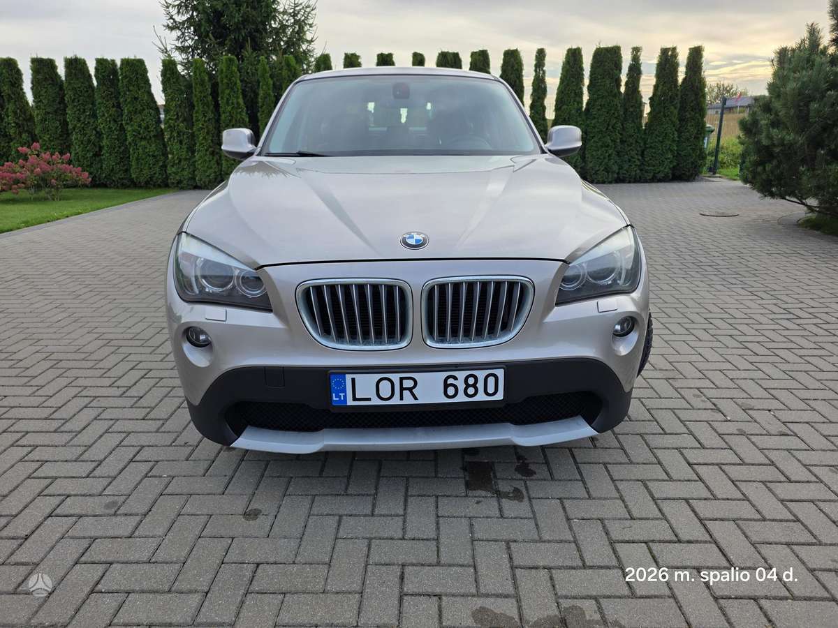 BMW X1 2011 — rear view