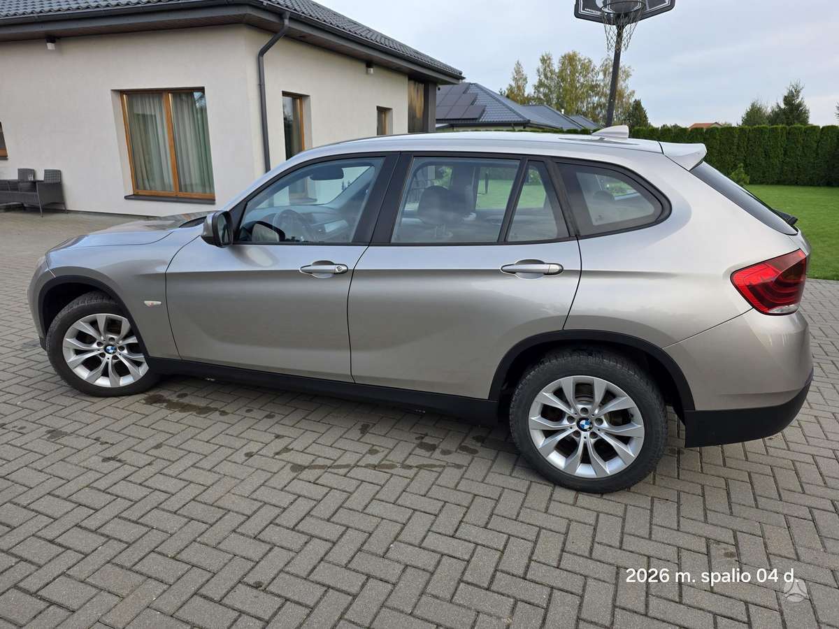 BMW X1 2011 — interior