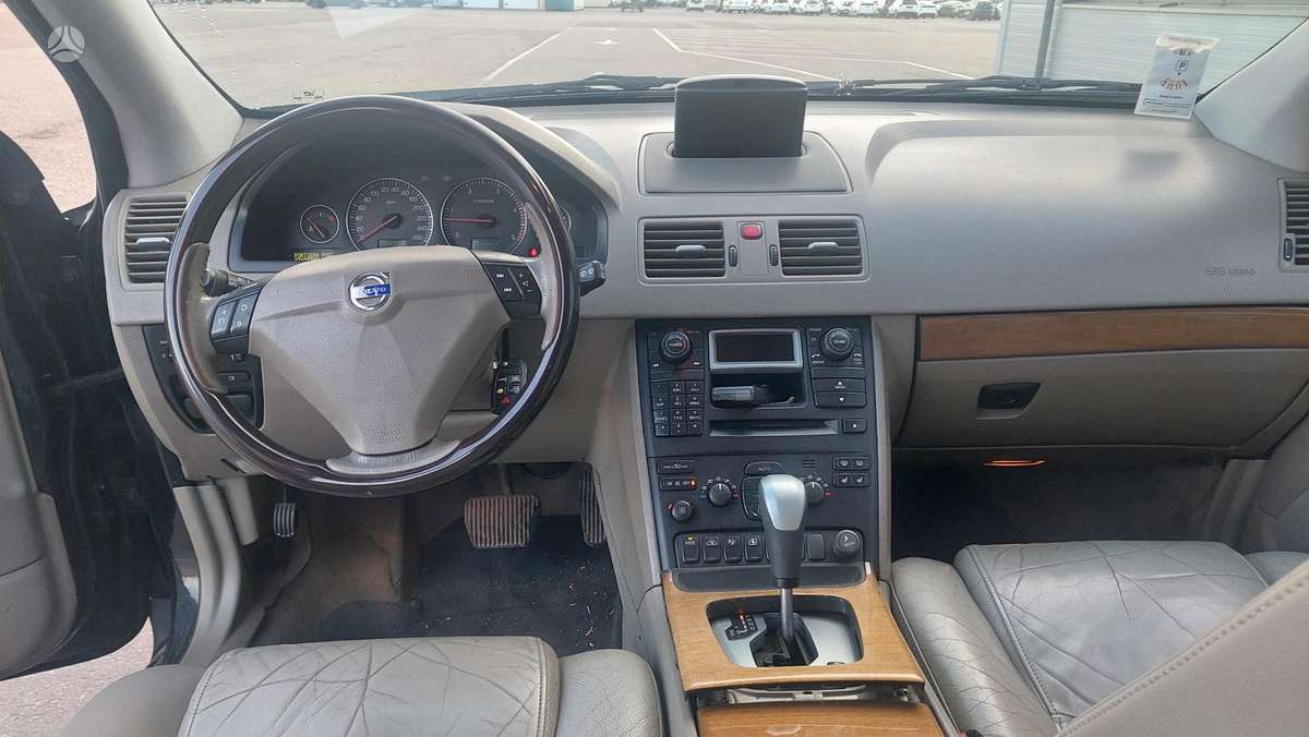 Volvo XC90 2004 — photo 8