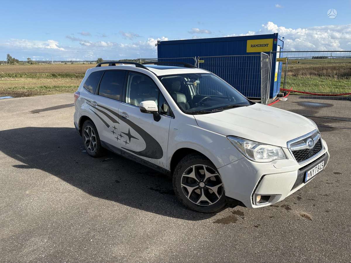Subaru Forester 2015 — салон