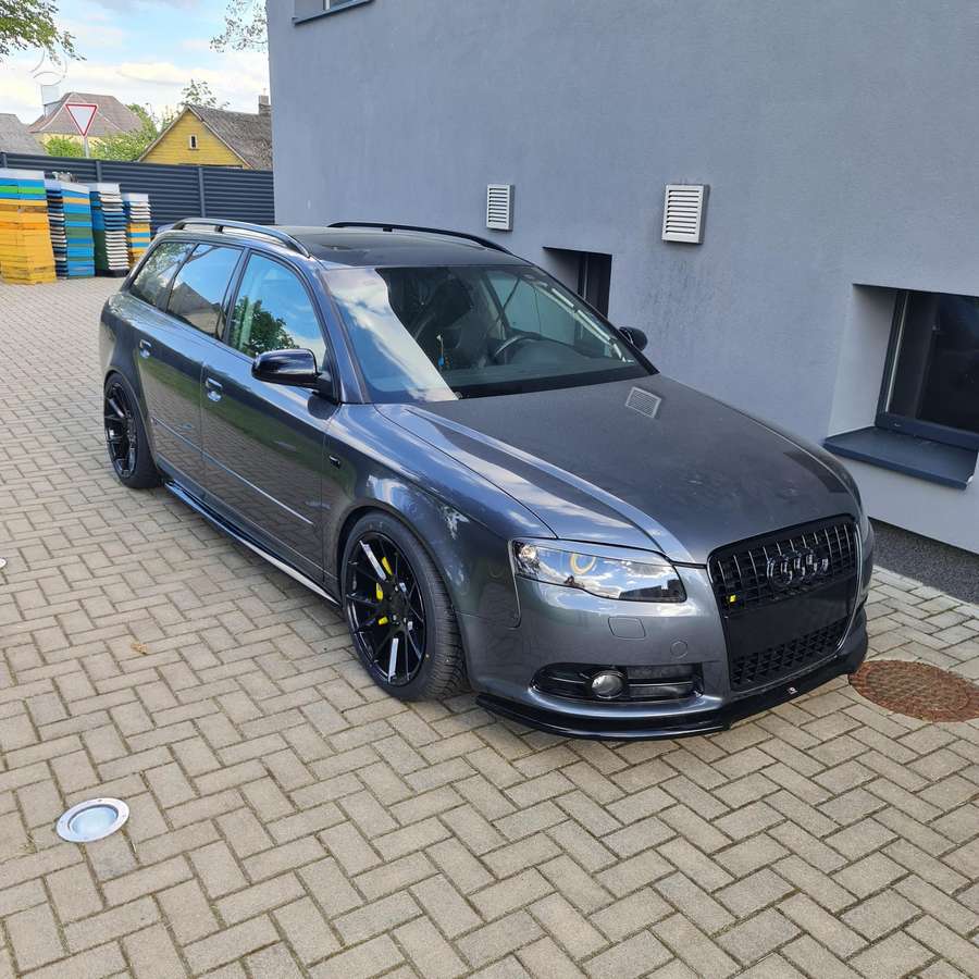 Audi A4 2005 — салон