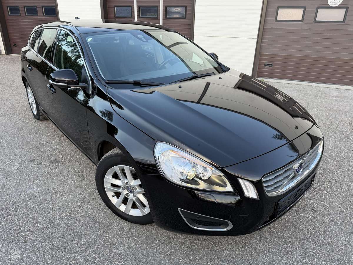 Volvo V60 2012 — вигляд ззаду