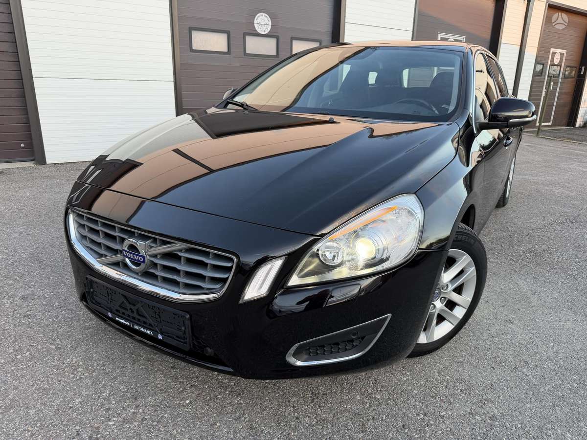Volvo V60 2012 — салон