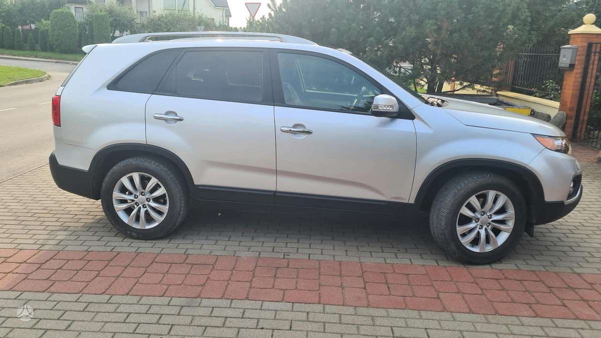 Kia Sorento 2012 — interior